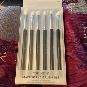 NWOT Celavi makeup eye brush set and hair brush